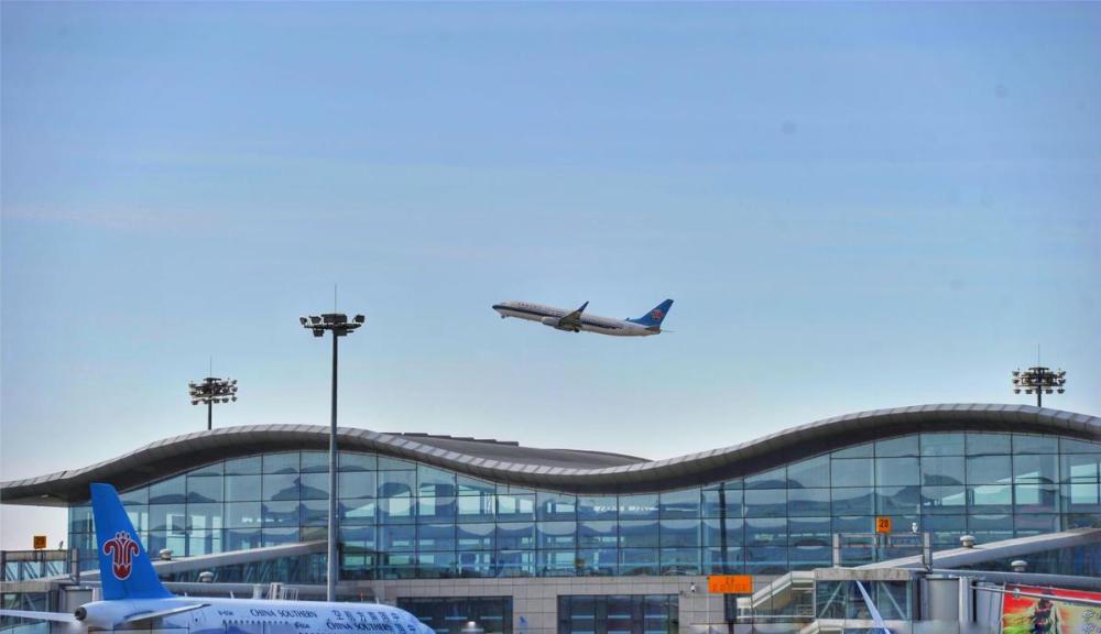 乌鲁木齐国际机场圆满完成"五一"小长假运输保障工作