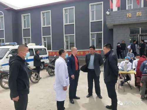 "五一"期间其塔木镇医护人员,党员干部奋战新冠疫苗接种第一线