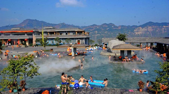 西部大峡谷温泉:位于云南省昭通水富市坝尾槽,距四川省宜宾市区32公里