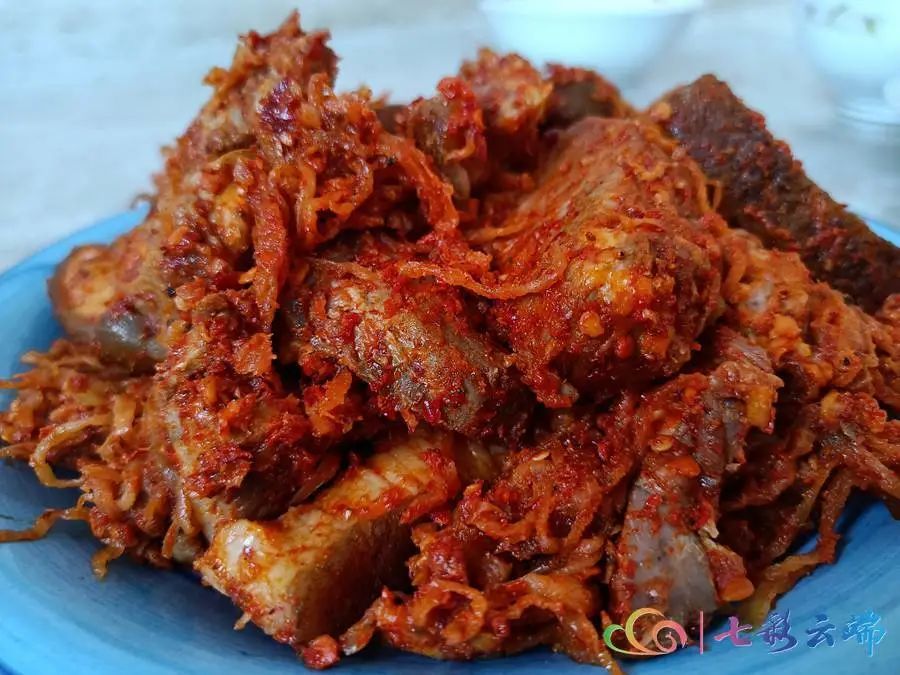 云南·四时餐桌丨更戛酸肉 腌出来的非遗味道