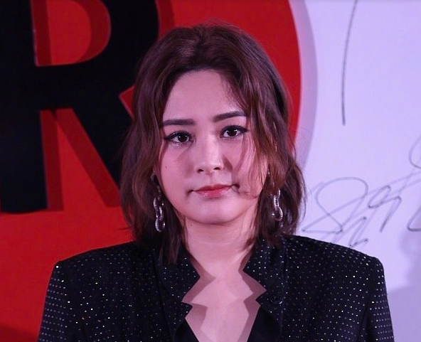 阿娇发胖后修图用力过猛,神仙颜值也照骗?