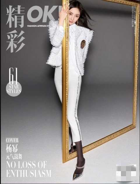 杨幂拍大片,穿红裙气场强大,纤细麻杆儿腿太美了,不愧