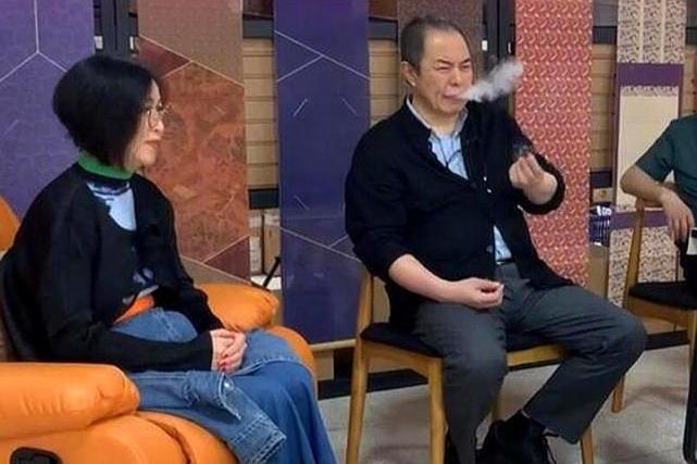 张铁林无视路人打招呼,"限籍令"下太高傲,参加节目欲