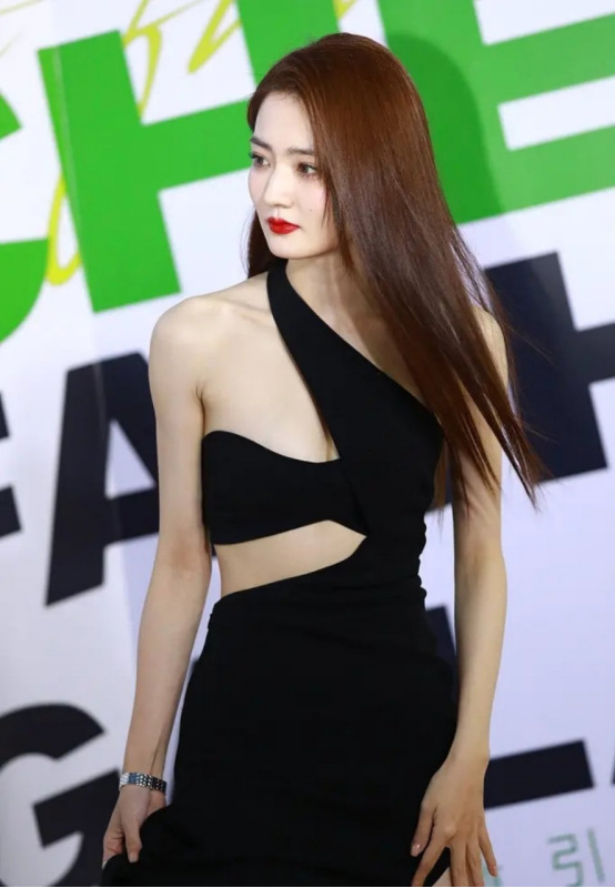 明星与网红差距有多大徐璐现身时尚之夜网友被美到神魂颠倒
