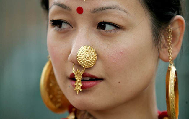 印度女性为什么戴鼻环和她们曾经悲惨的地位有关