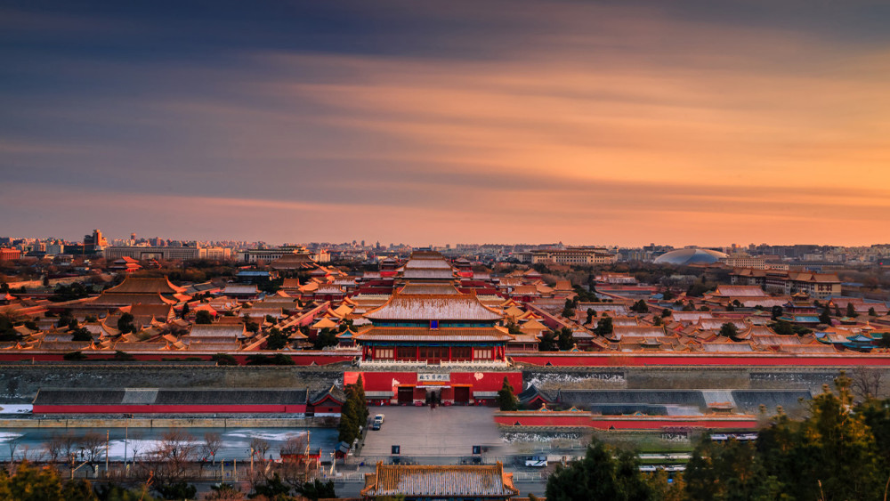 是中国明清两代的皇家宫殿,旧称紫禁城,位于北京中轴线的中心