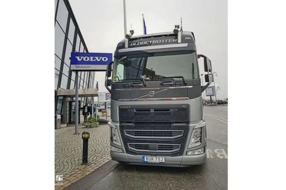 卧铺最大的欧洲卡车,配xxl驾驶室的沃尔沃fh,在媒体评测中获好评