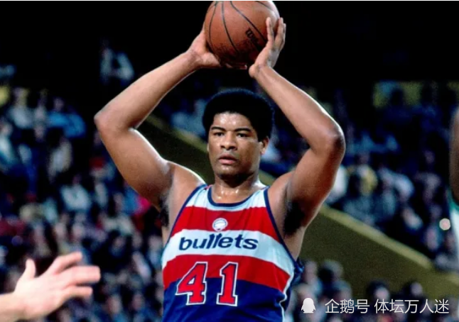 韦斯·昂塞尔德在1968年nba选秀中于第1轮第2位的身份被巴尔的摩子弹