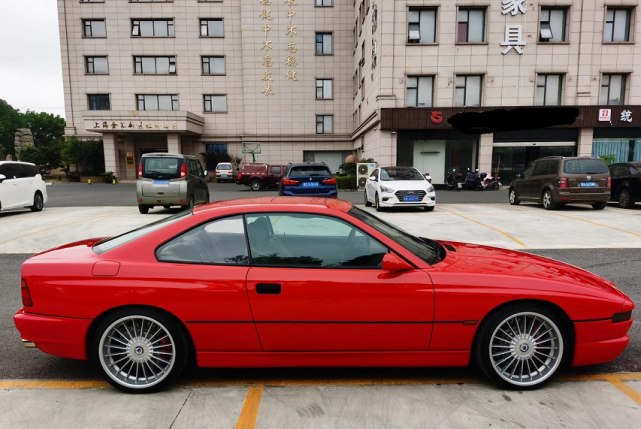 黑龙江小伙晒出父亲的宝马850ci,2000年上牌,当年落地