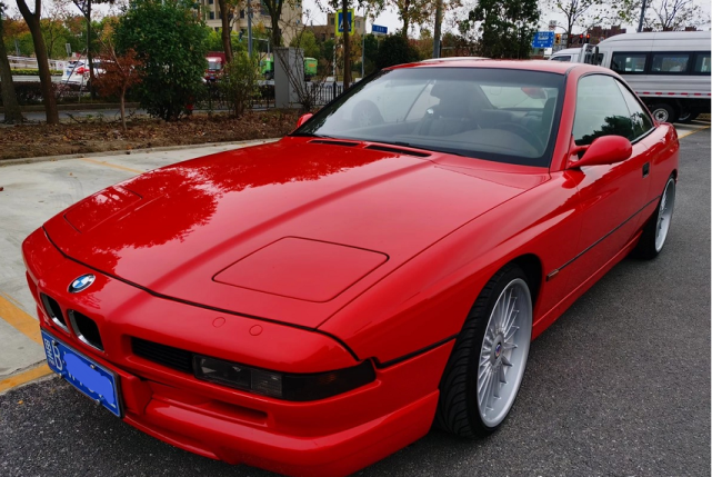 黑龙江小伙晒出父亲的宝马850ci,2000年上牌,当年落地176万元