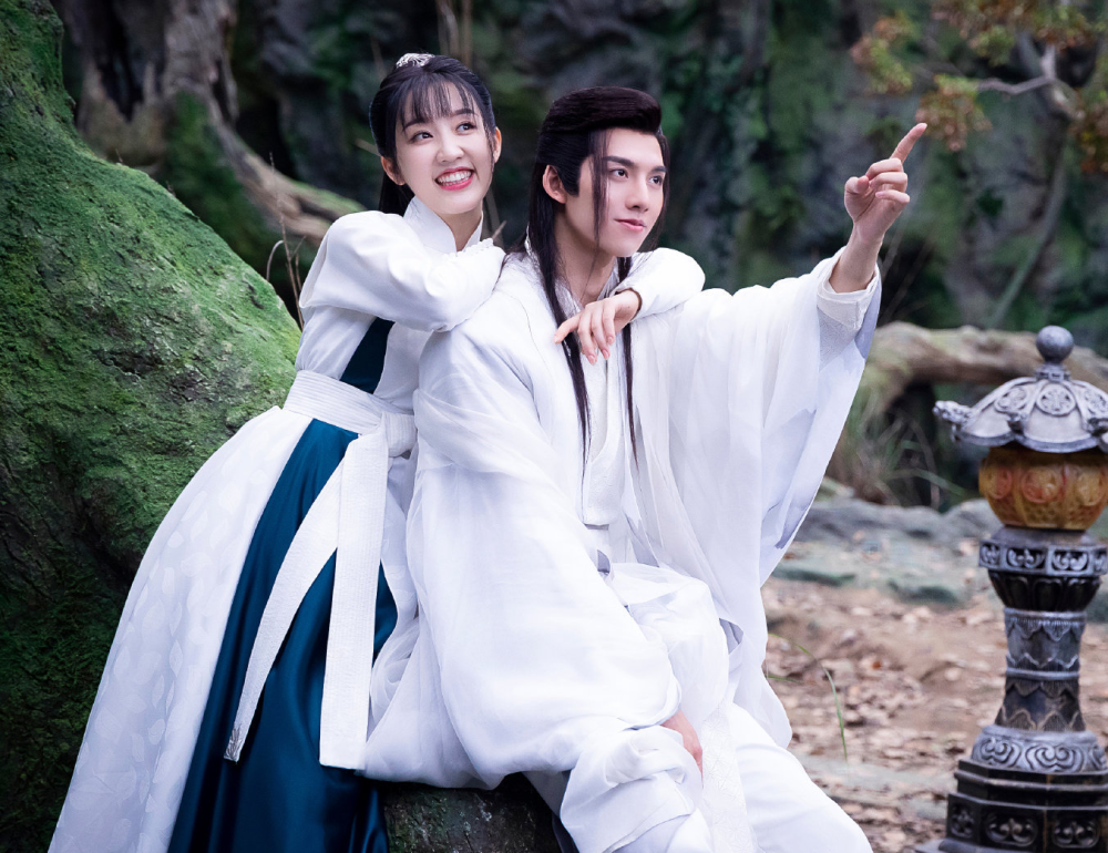 因《双世宠妃》成名,新剧和邓超元合作,却辞演女主当了制片人
