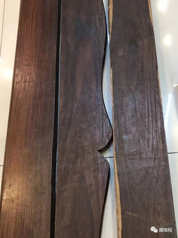 粗糙老半桌表面黄花梨特征有所不同