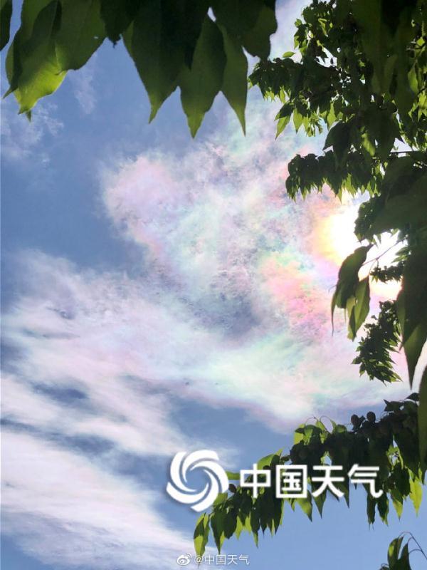 美!北京天空现七彩祥云