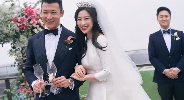 正大集团千金谢其润,23岁成天晴药业董事之一,未婚夫来历不凡