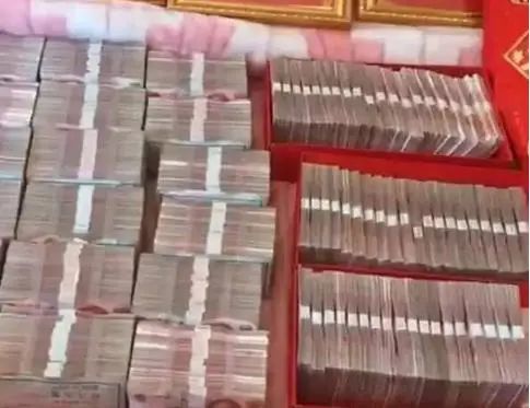 一吨黄金,一吨美元,一吨人民币,哪个更值钱?