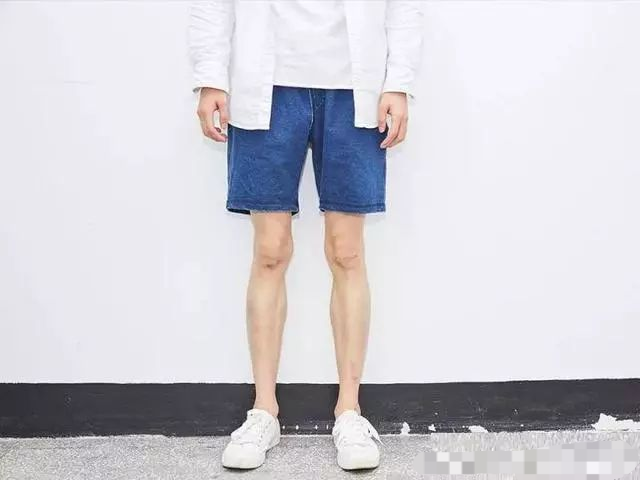 以上三个短裤的长度都是安全长度,最短不要短于膝上十公分,最长则是