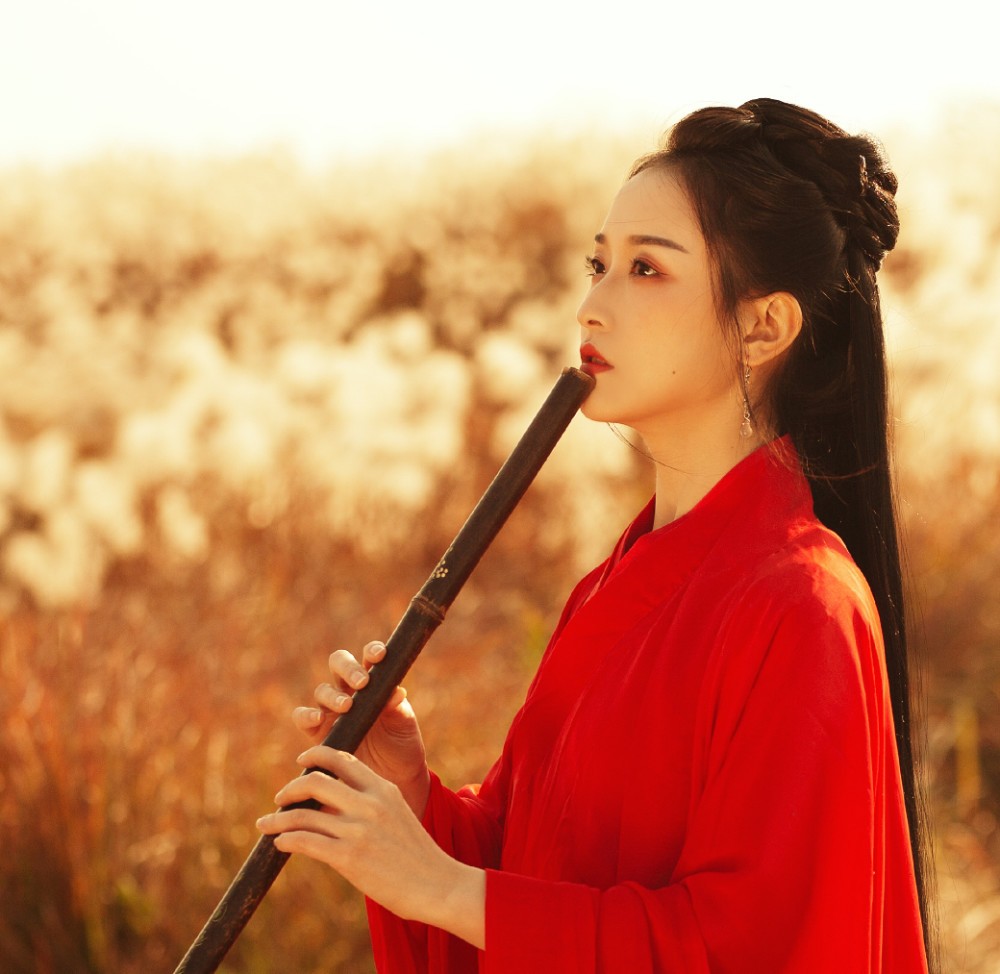 古风真人女生头像:雁啼红叶天,人醉黄花地,芭蕉雨声秋