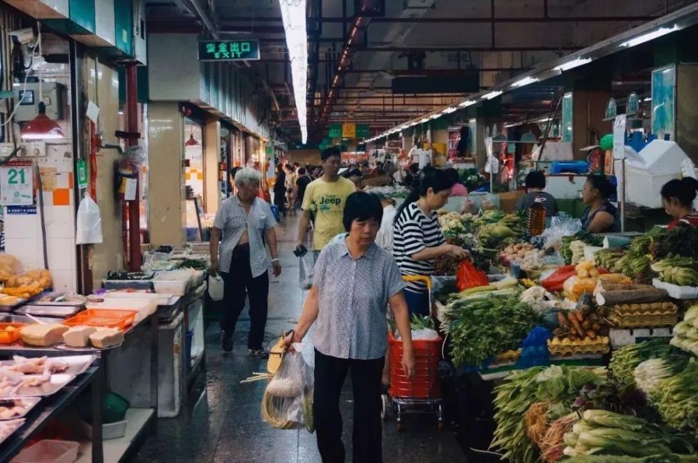 小城生活最真实的样子,是藏在菜市场里的烟火气