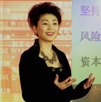 王小丫:曾是主持一姐,与前夫离婚后"消失"15年,如今怎么样了