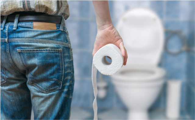 不论男女,上厕所出现4种异常,可能是被肝癌"盯"上了,需警惕