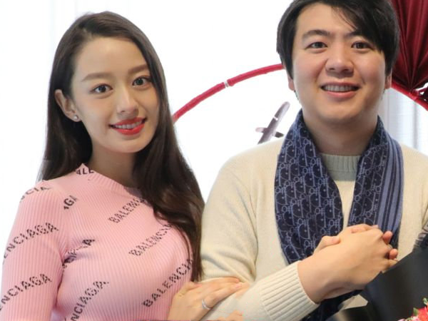 吉娜为证没发福,产后100天晒全家福,却被发现父母皱纹都p没了