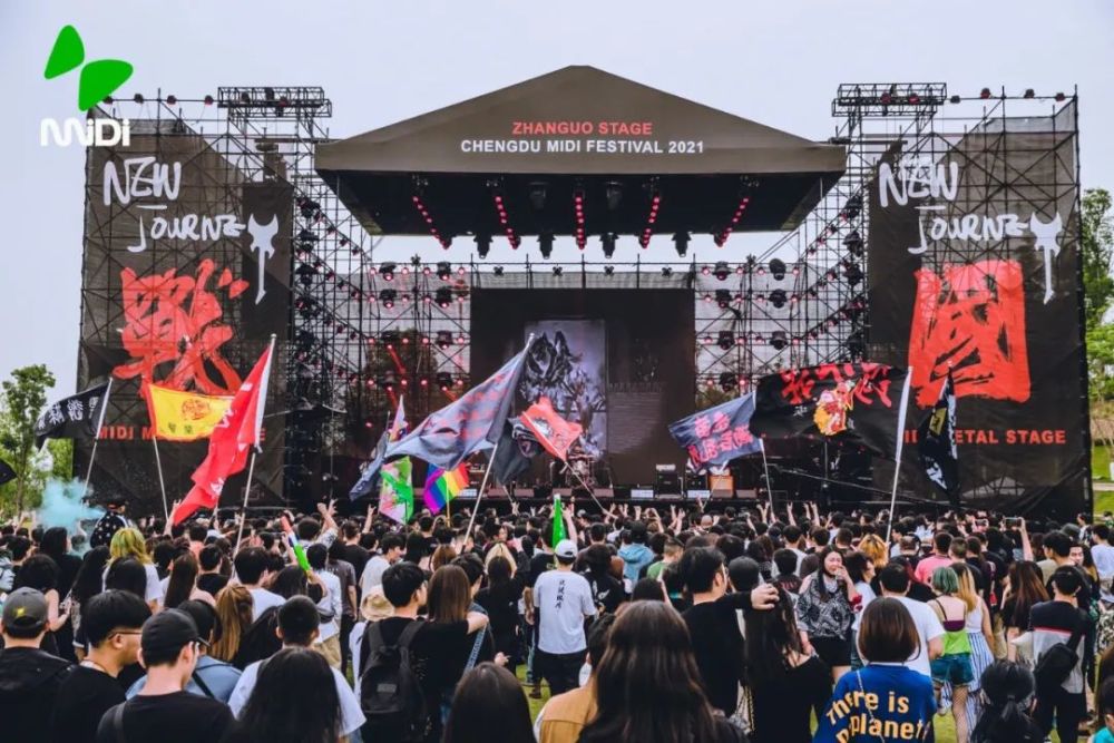 镜头一起来回顾成都露天音乐公园现场演出盛况请用力记住被定格的年青