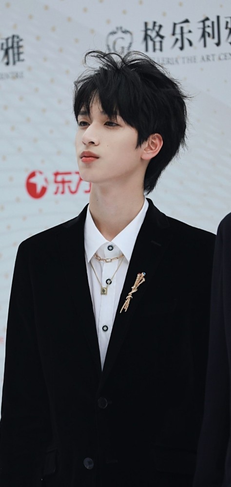 高清壁纸|向全世界安利严浩翔!