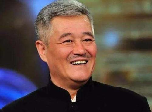 他模仿赵本山吸金千万为更像花重金整容还改名赵本水