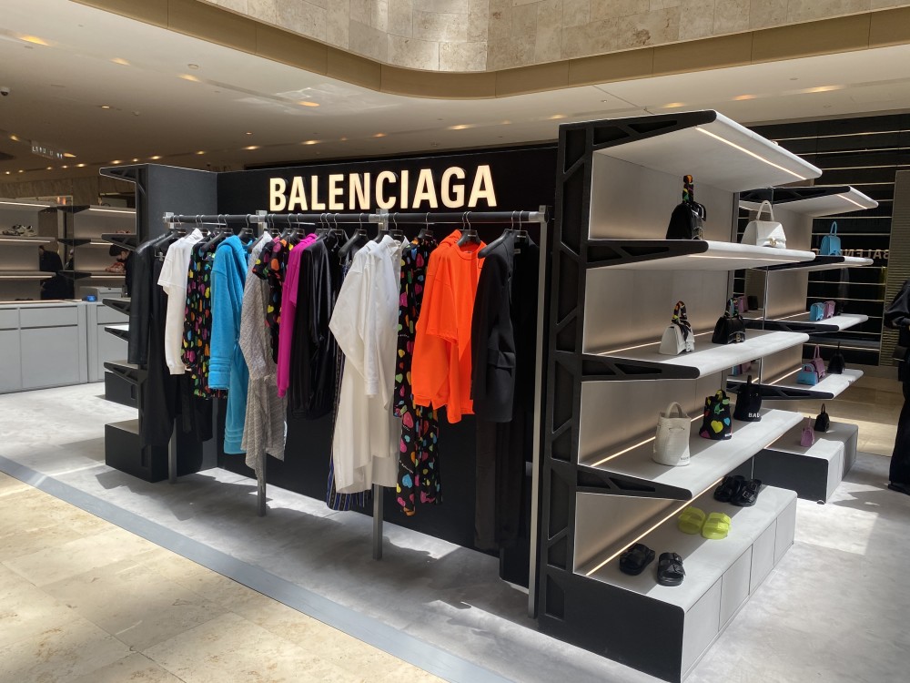 balenciaga南京德基广场春夏限时店隆重开幕