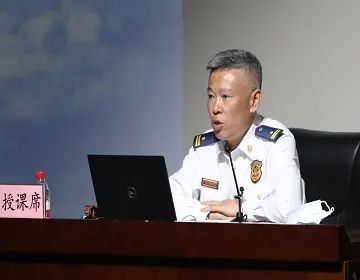 大庆航空救援支队应邀 到中国消防救援学院进行航空知识宣讲
