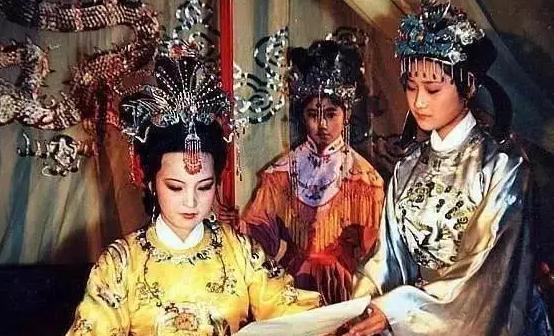 《红楼梦》:元春生在大年初一,为何冷子兴会说这就奇了?