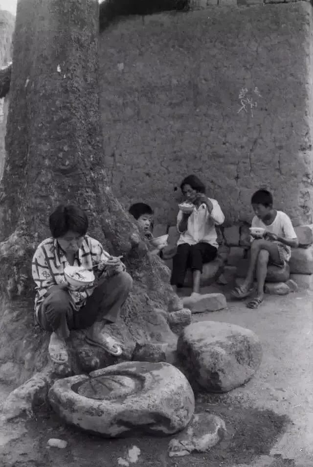 70年代中国老照片:一段珍藏的岁月与记忆