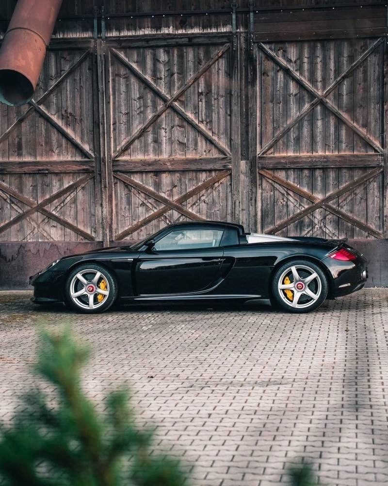 不妥协的公路赛车,保时捷carrera gt