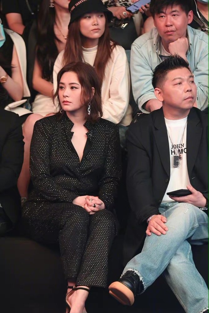 阿娇发福了,但五官还是那么好看,果然美女和胖瘦无关
