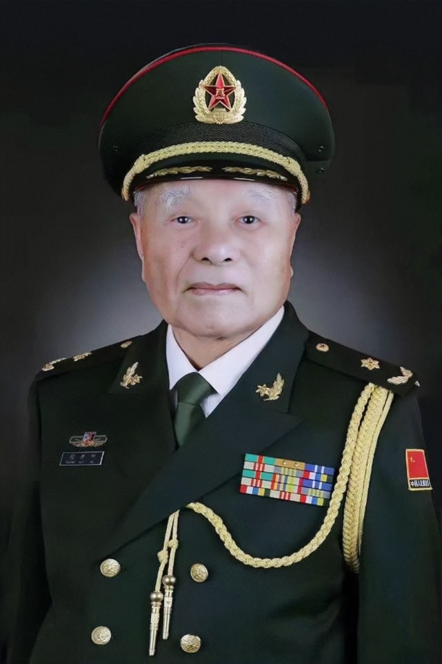 "八一勋章"获得者程开甲,为什么是退休?不是离休?