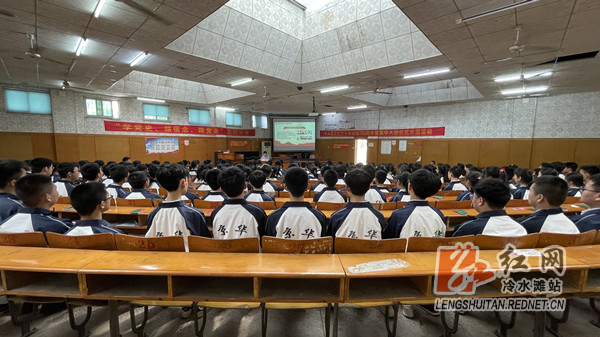 冷水滩:京华中学205名学生光荣入团