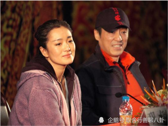 张艺谋曾是下乡青年,在改革开放初期恢复高考后,张艺谋才走上了演艺