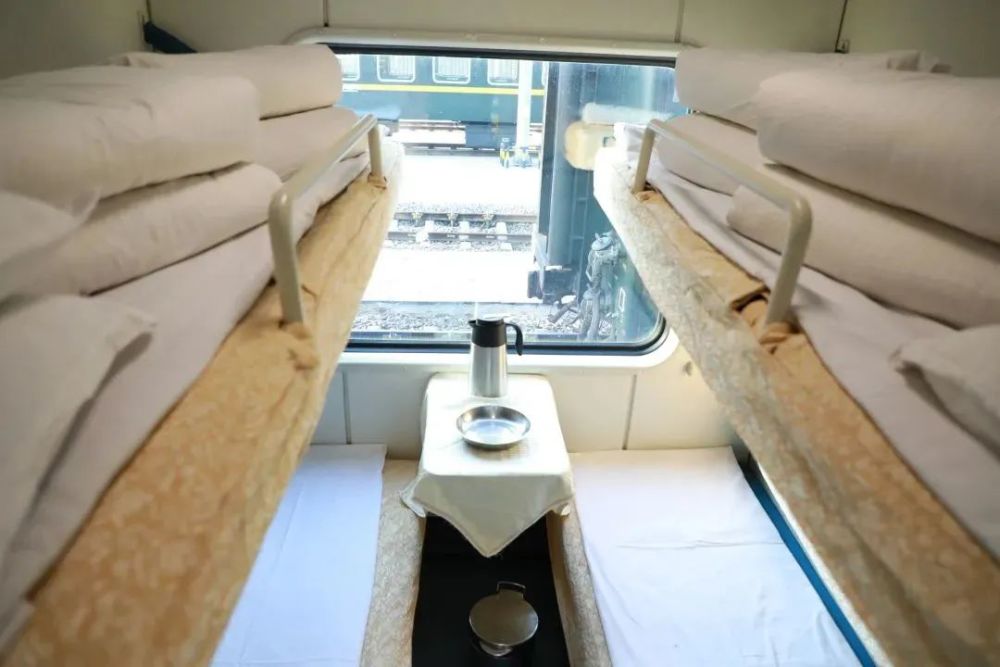 高级软卧车厢 配有独立的盥洗室 为旅客带来"星级酒店"的体验