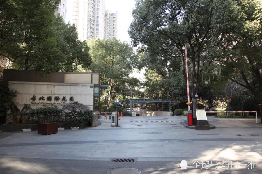 上海市长宁区黄金城道600弄3号2002室一半产权拍卖742万元成交