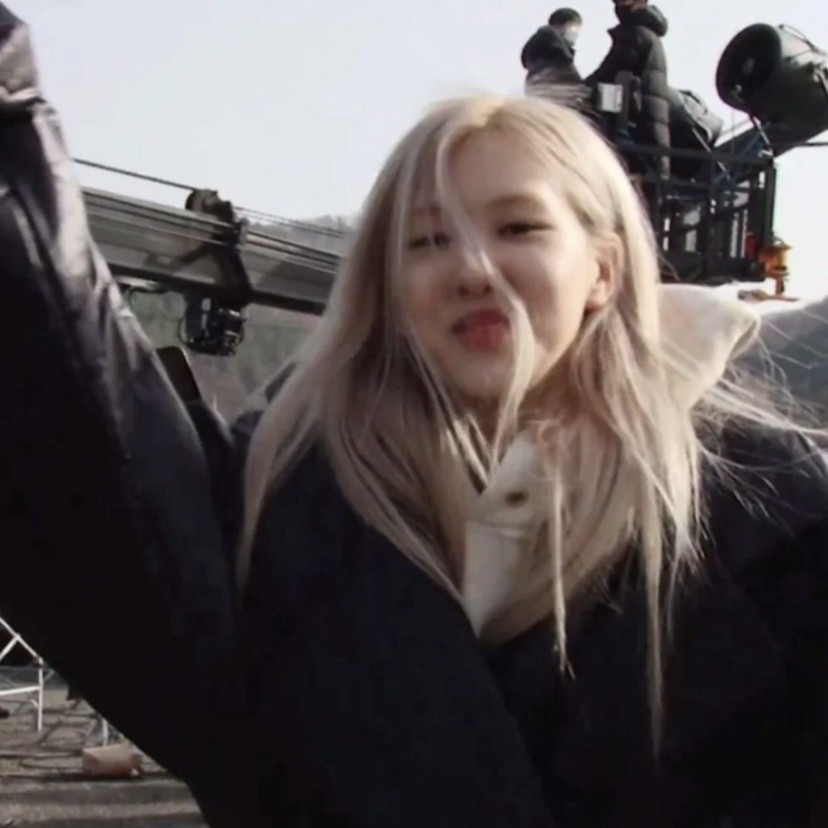 blackpink rosie绝美头像,她身上有光!