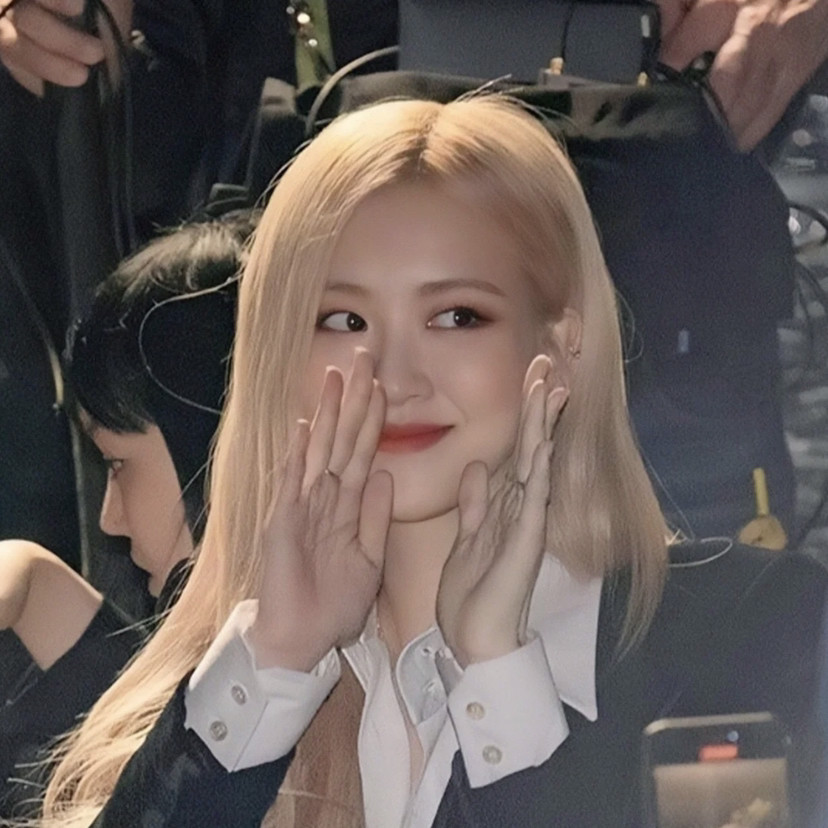 blackpink rosie绝美头像,她身上有光!