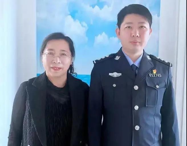 民警蜀黍说:爱本没有形状,但是妈妈的身影,却永远让人