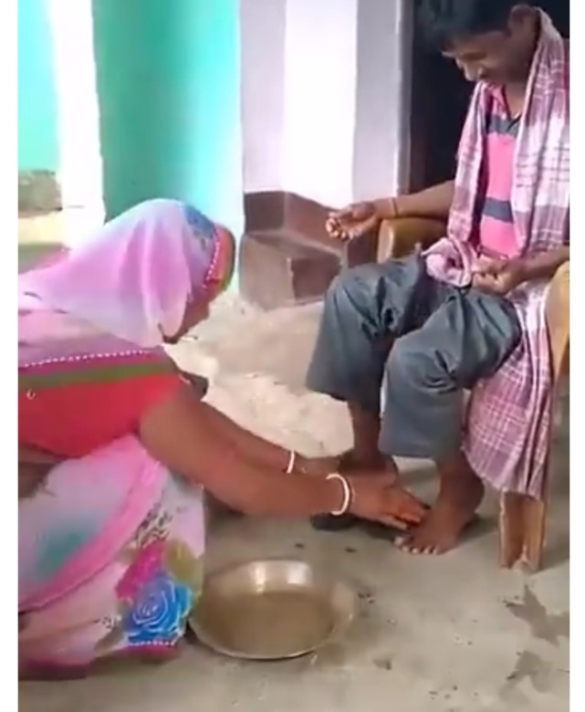 奇葩国度印度二妻不许生育地位低喝丈夫洗脚水表忠诚