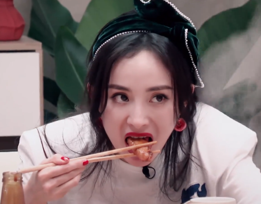 谁说女星都是小鸟胃杨幂上密室3吃火锅饭量让人敢信