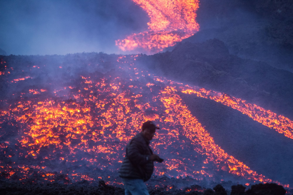 (外代二线)危地马拉帕卡亚火山持续喷发