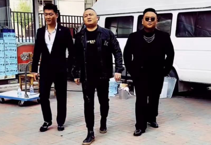 因缺席天津李四的活动网红老方丈被粉丝嘲讽承认亏欠对方