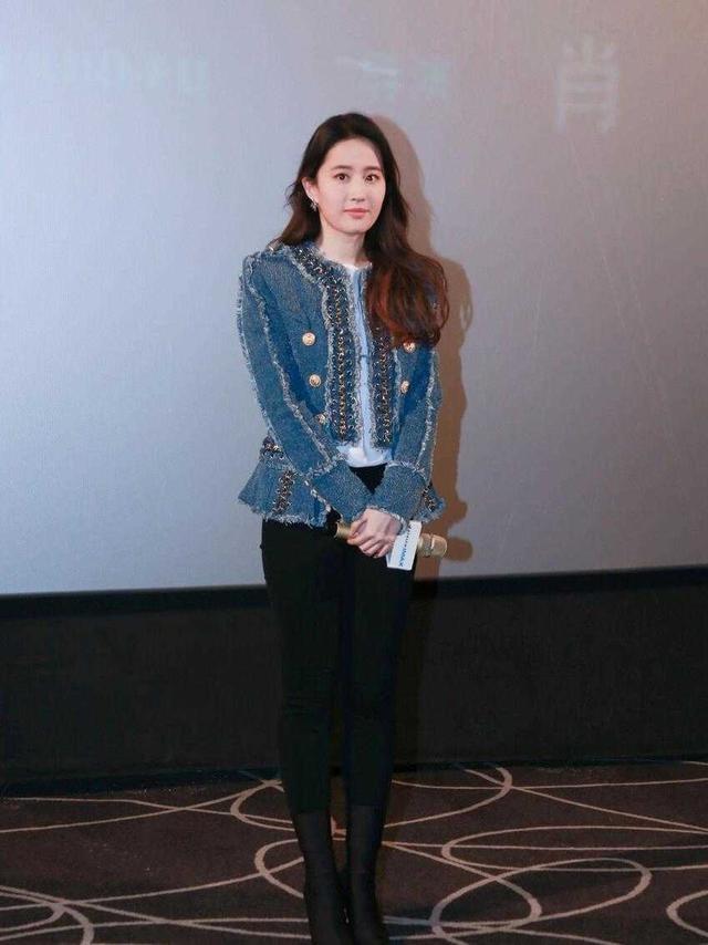 刘亦菲发福依旧精致小香风配小脚裤穿出微胖美的精髓