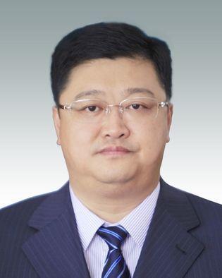 张宏璞,男,1974年5月生,山东荣成人,现任威海市文登区委书记,一级调研