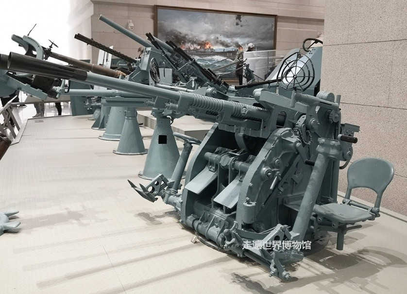 六式25毫米双联装舰用高射炮) 这门炮原是国民党海军"长治号"军舰舰炮