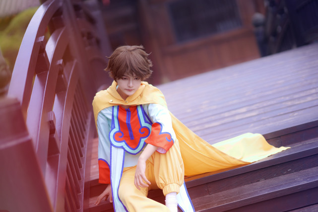 《查理九世》中唐晓翼的cosplay,好看哭了,唐晓翼你怎么从二次元跑